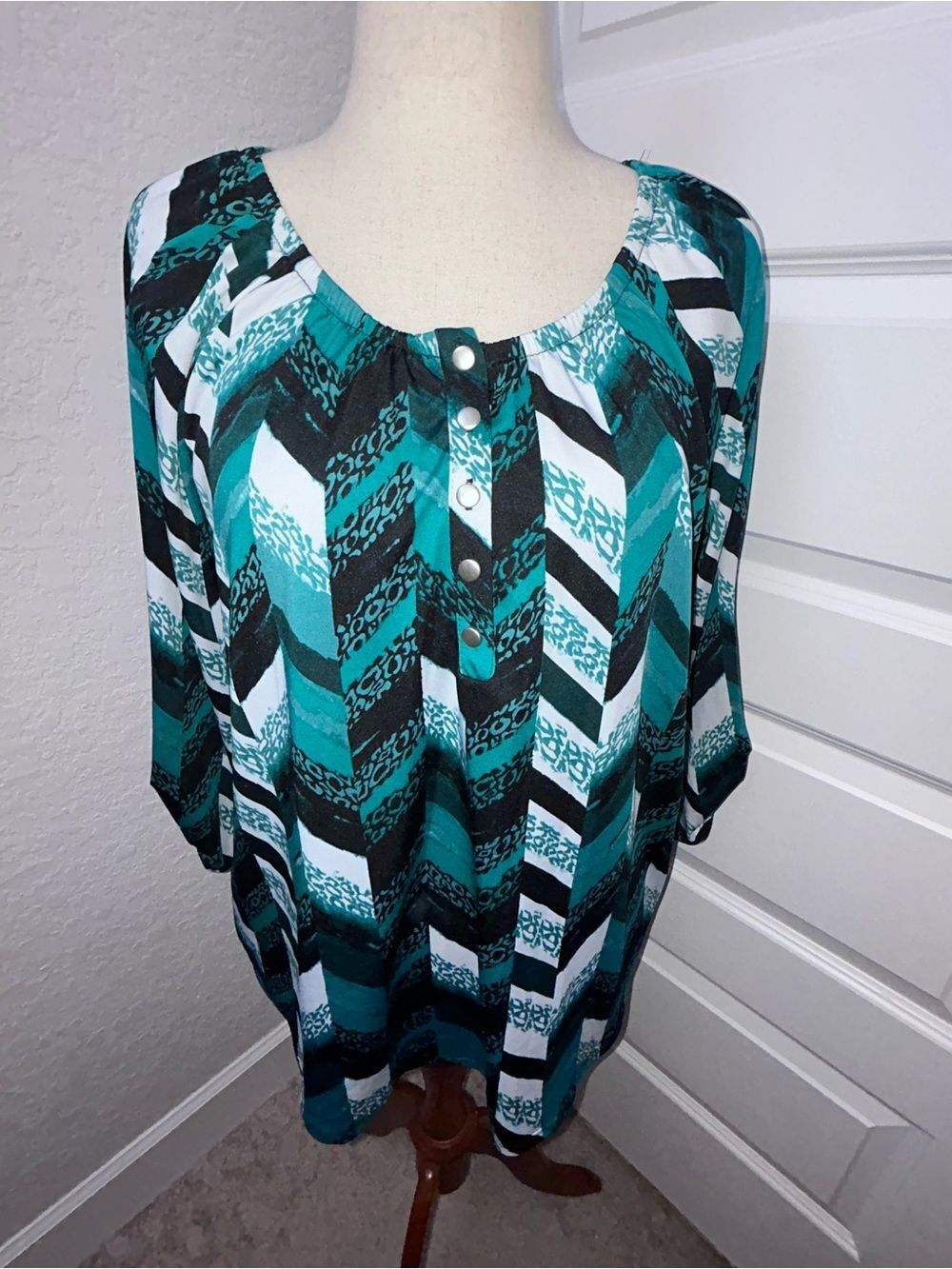 Notations Chevron Animal Print 3/4 Length Roll Tab Sleeve Blouse Shirt Top